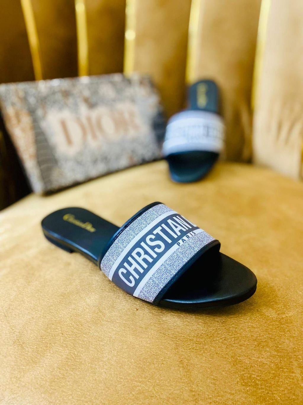 𝙒𝙤𝙢𝙚𝙣'𝙨 𝙎𝙮𝙣𝙩𝙝𝙚𝙩𝙞𝙘 𝙇𝙚𝙖𝙩𝙝𝙚𝙧 𝘽𝙡𝙖𝙘𝙠 𝙁𝙡𝙖𝙩'𝙨 𝘾𝙖𝙨𝙪𝙖𝙡 𝙎𝙩𝙮𝙡𝙞𝙨𝙝