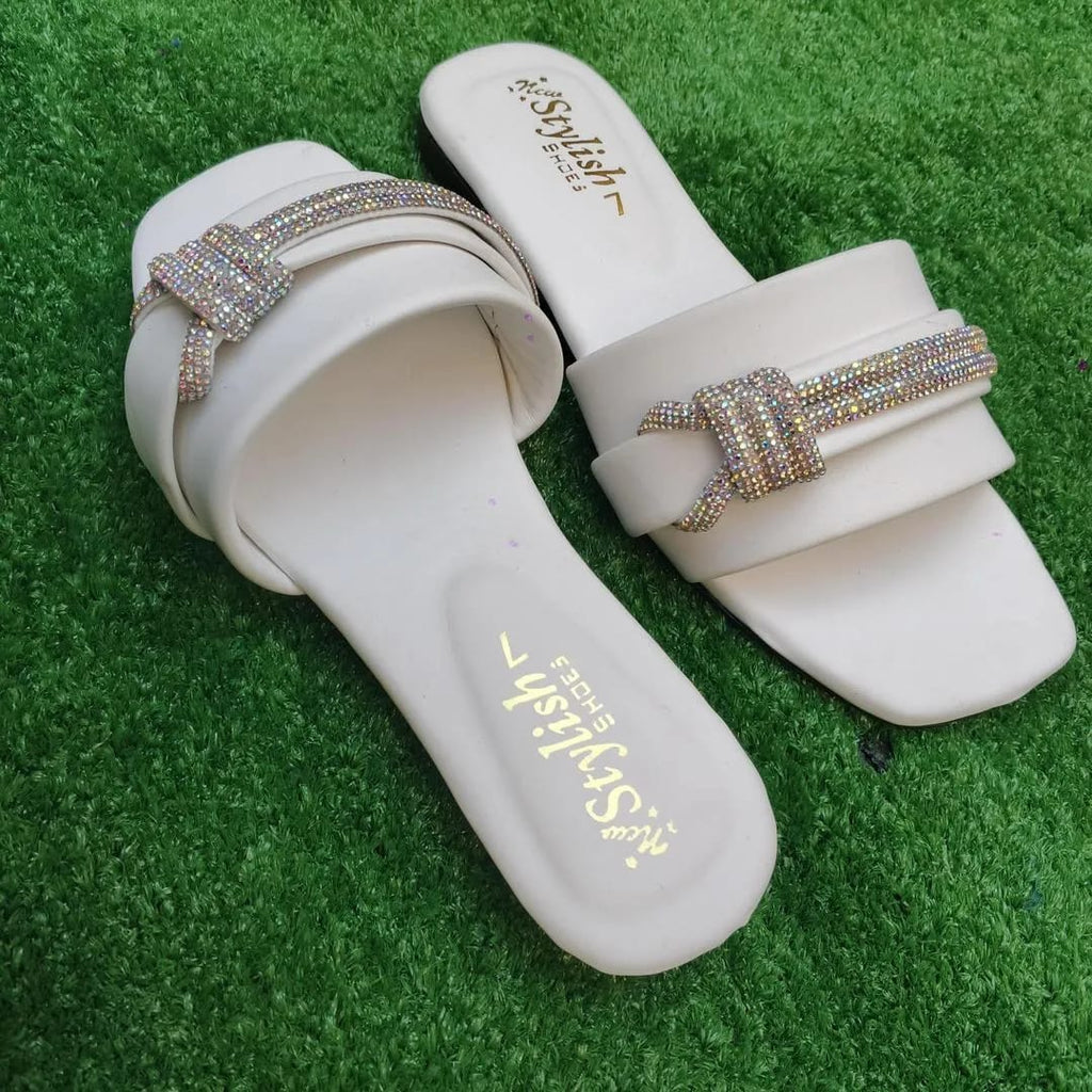 𝙒𝙤𝙢𝙚𝙣'𝙨 𝙒𝙝𝙞𝙩𝙚 𝙍𝙝𝙞𝙣𝙚𝙨𝙩𝙤𝙣𝙚 𝙁𝙡𝙖𝙩 𝙎𝙖𝙣𝙙𝙖𝙡𝙨 𝙒𝙚𝙙𝙙𝙞𝙣𝙜 𝙋𝙖𝙧𝙩𝙮 𝙒𝙚𝙖𝙧